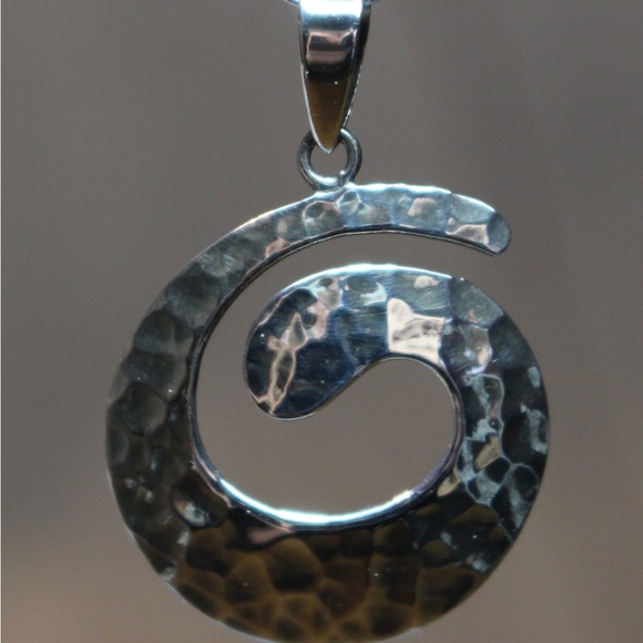 Silver round swirl pendant - Picture 5 of 8